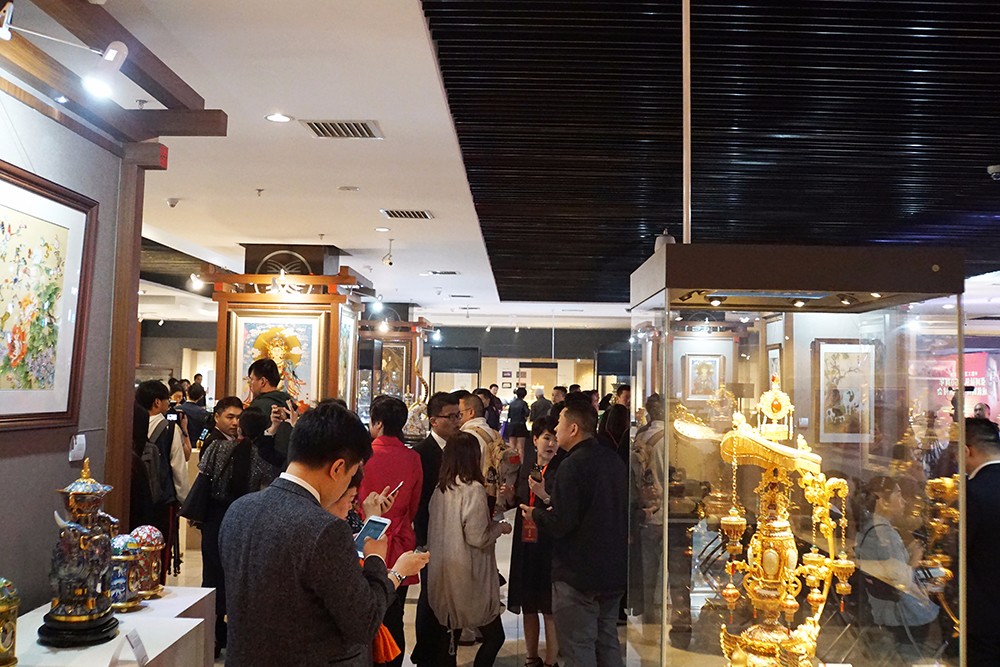 观展1.jpg 观展1.jpg