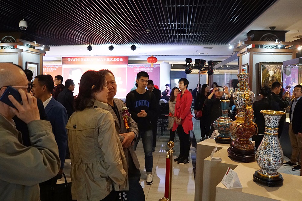 观展4.jpg 观展4.jpg