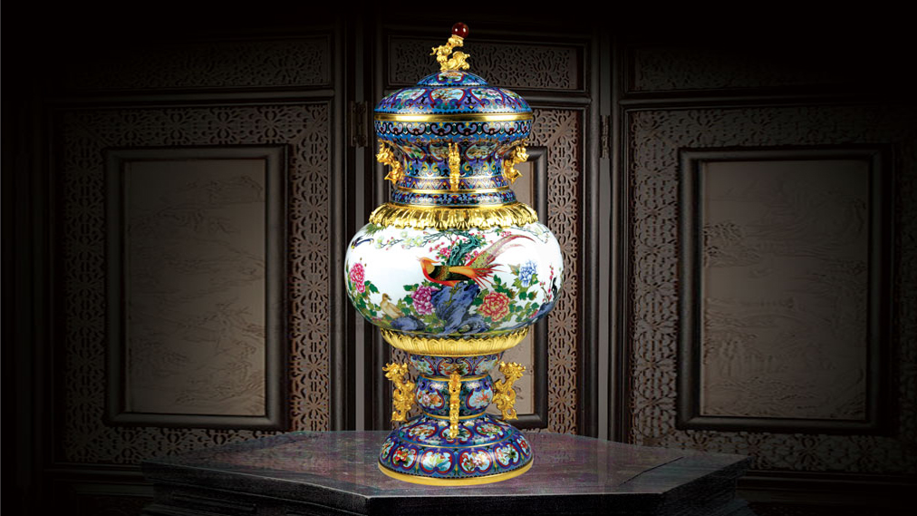 The enamel statue 