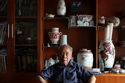 Wang Xiliang, a gaint of porcelain capital expressed his hope on ceramic art 100
