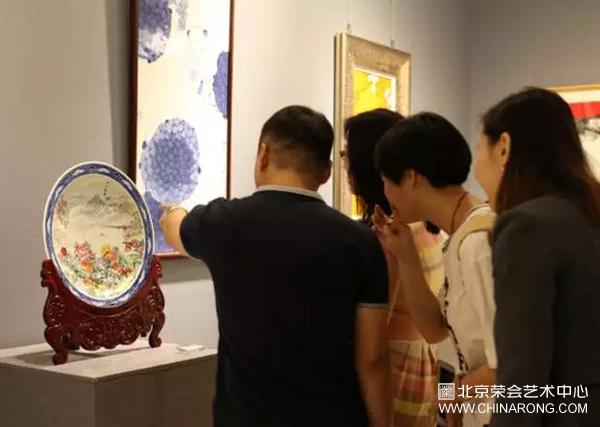 The collection plate of Concentric Intepreting Dream appeared in Chinese peoples Political Consultative Conference Museum of literature and history