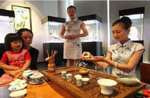 Beijing Chengdebao joined hands with Rong Hui in BMW7 series of activities